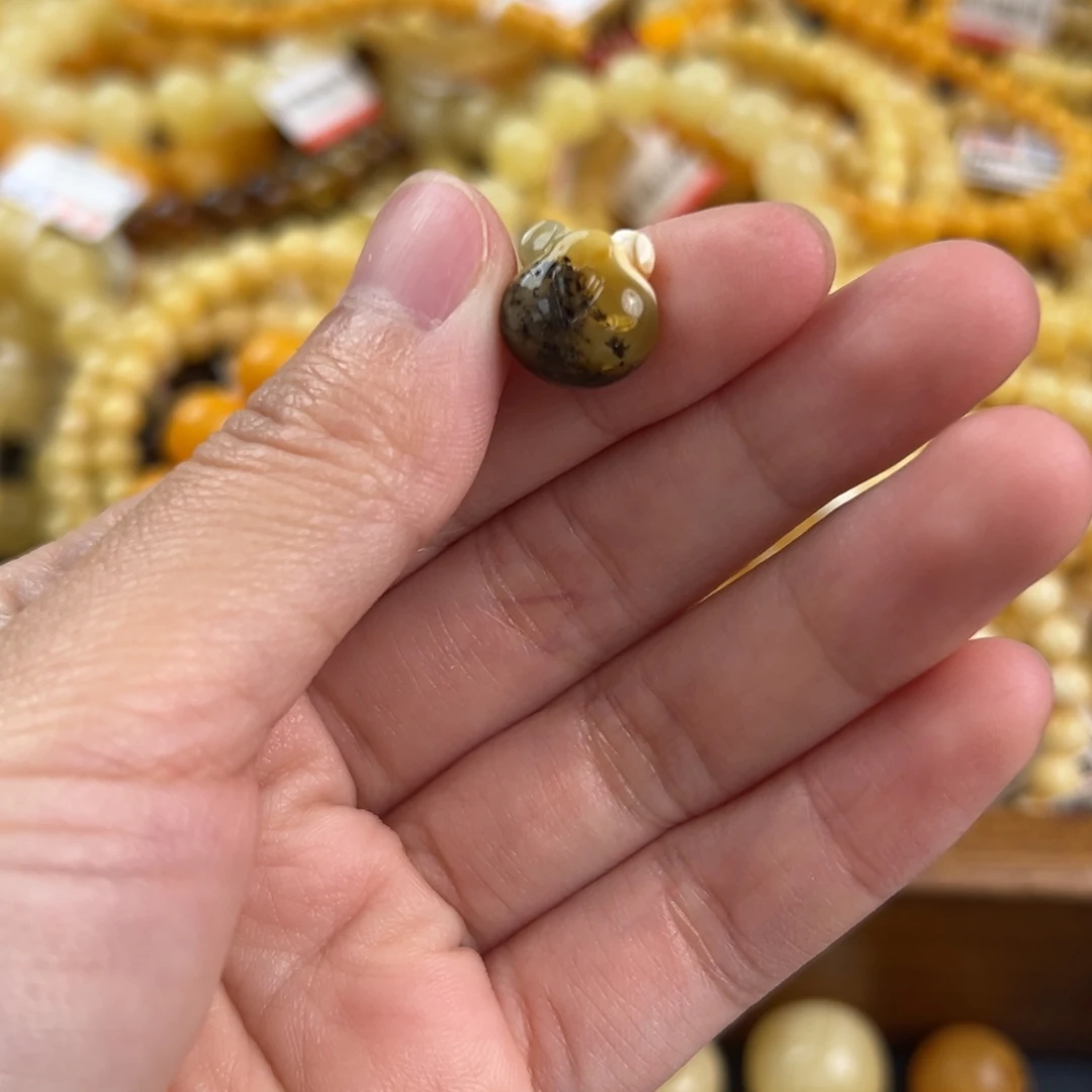 琥珀未镶嵌珠宝奇石