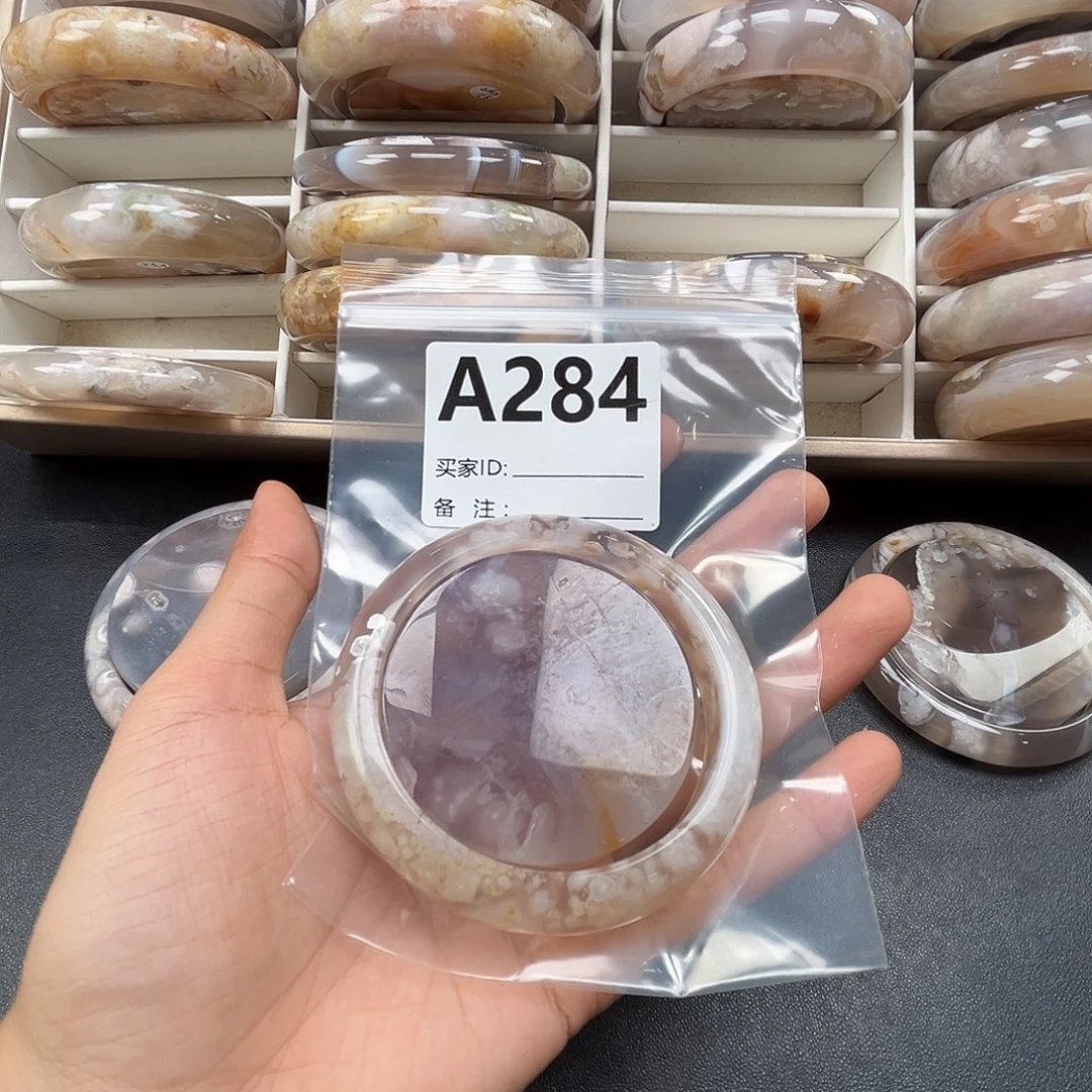 卿***卿玛瑙/玉髓手镯合金