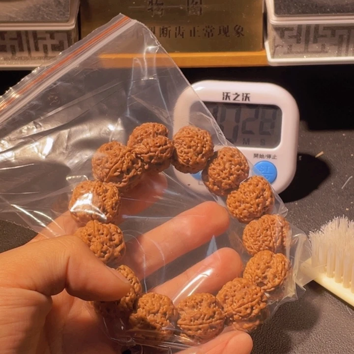 张***四金刚菩提手串这个