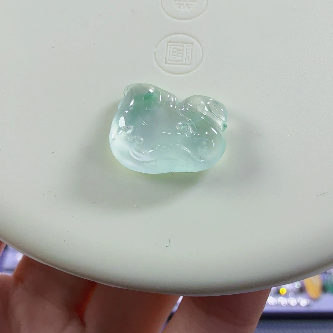 翡翠未镶嵌颈饰小天鹅