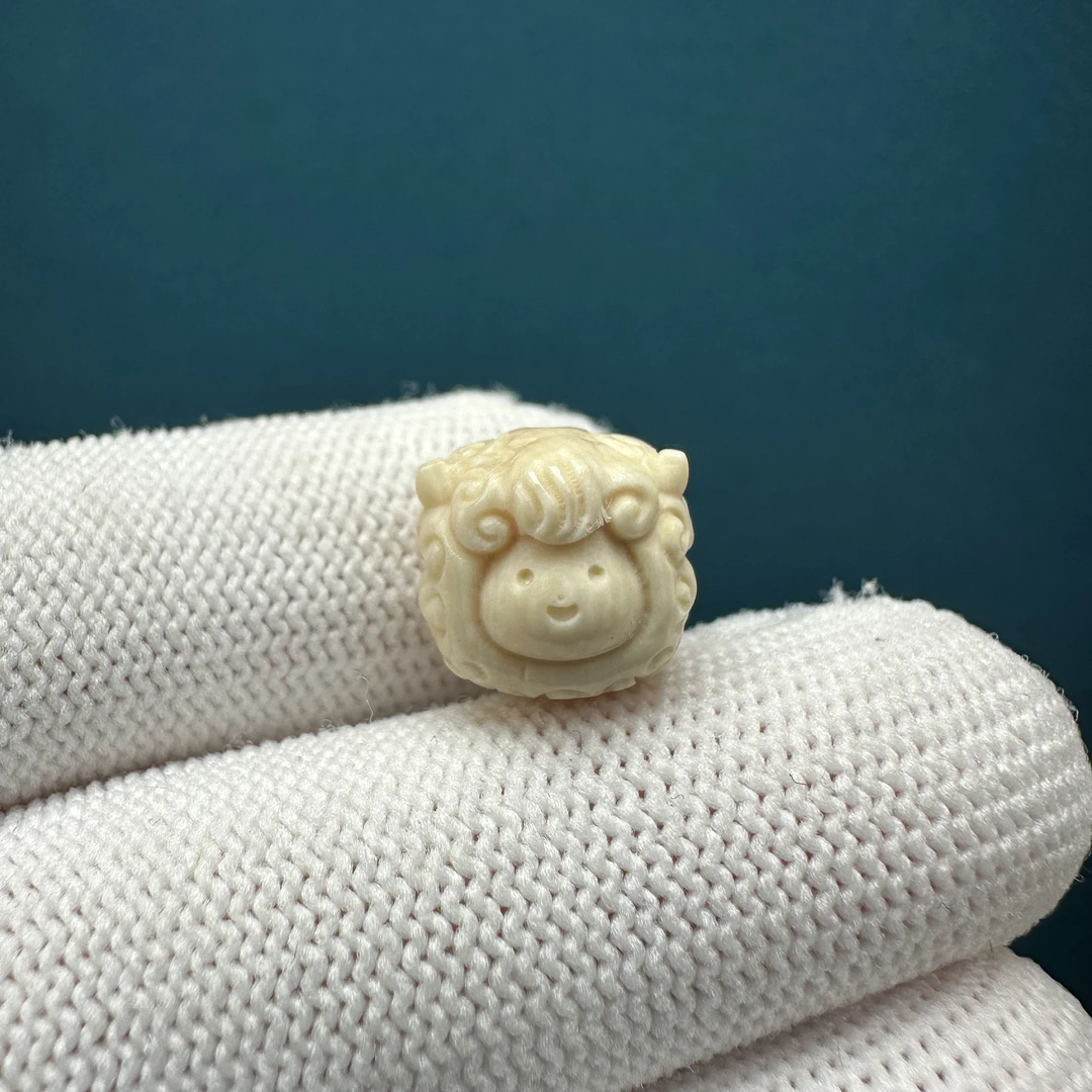 J8679天然猛犸牙雕刻配饰约11.8*11.5mm一物一图 假一罚十