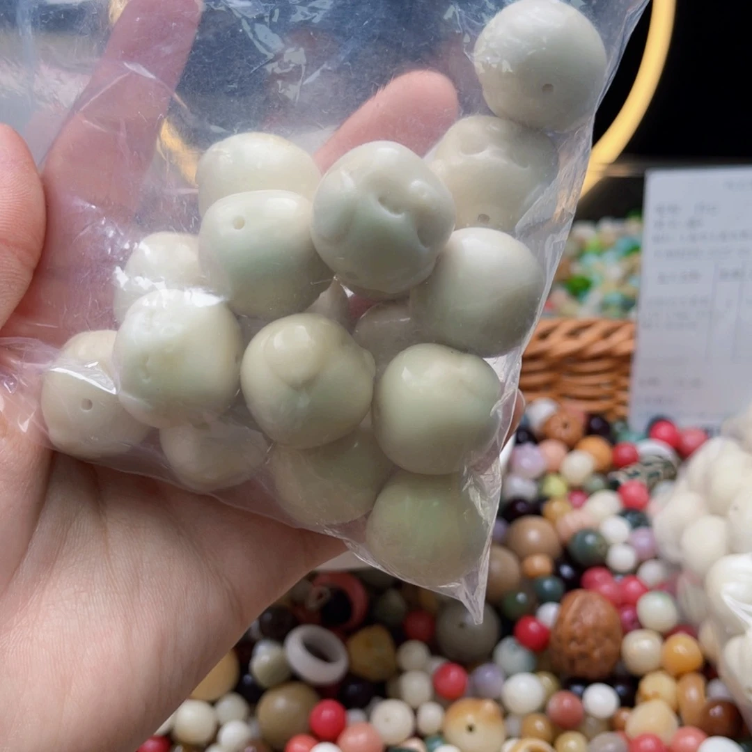 吊坠白玉菩提饭****?b23+mm/8颗象牙果猪头瑕