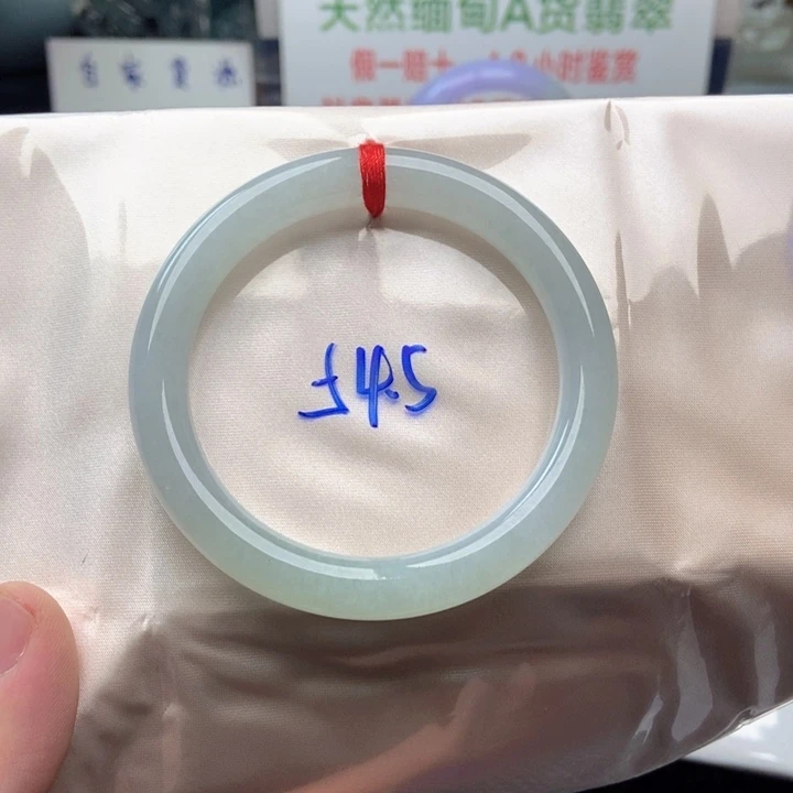 翡翠未镶嵌手镯.2