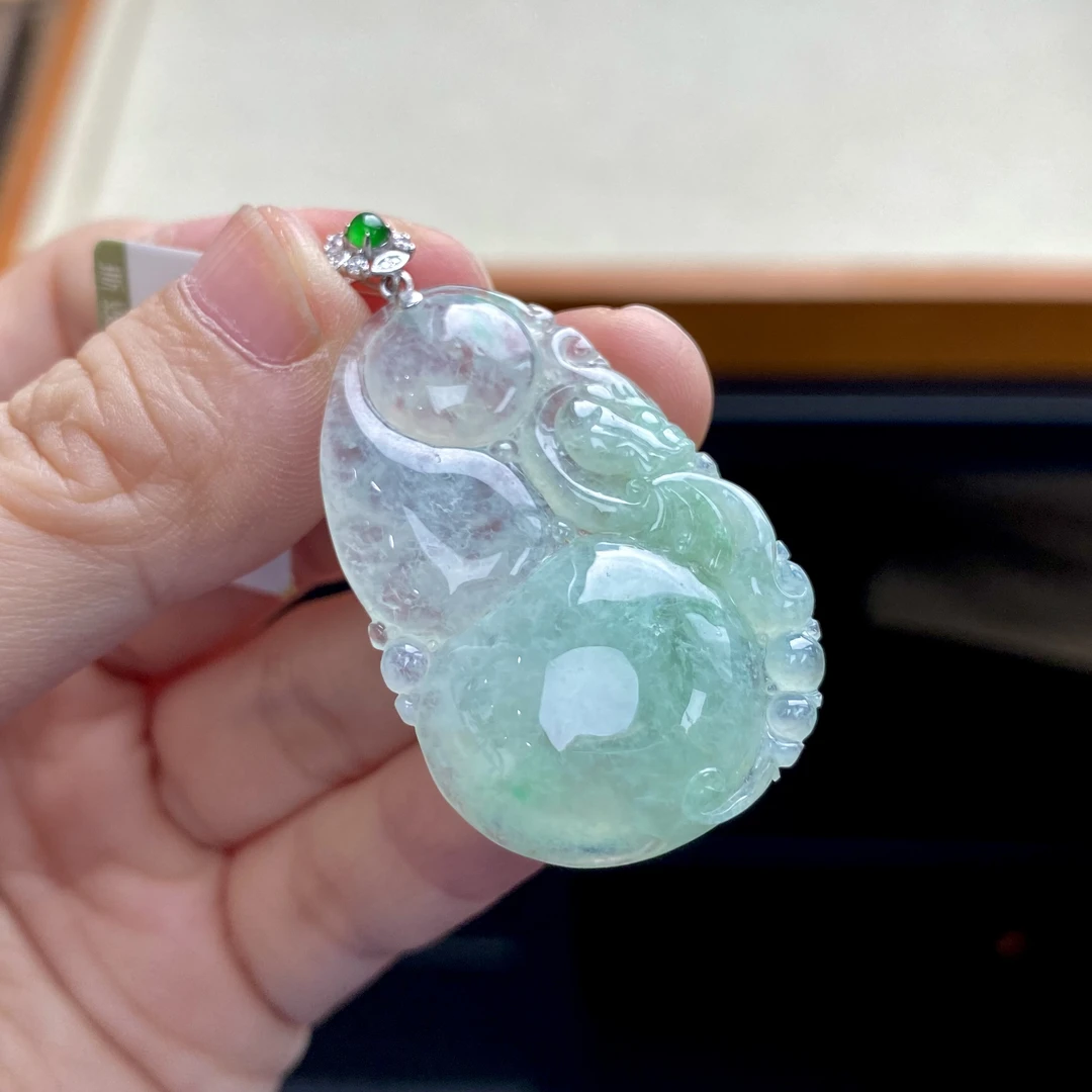 如意宝珠宝 18K金钻石镶嵌冰阳绿葫芦翡翠吊坠天然玉石A货AW162