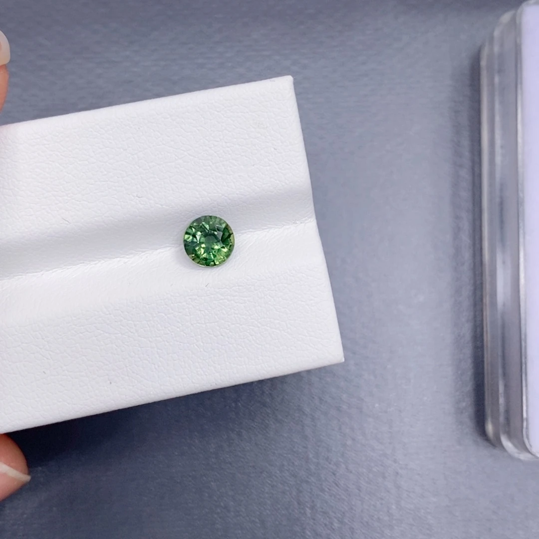 蓝宝石裸石未镶嵌0.8克拉