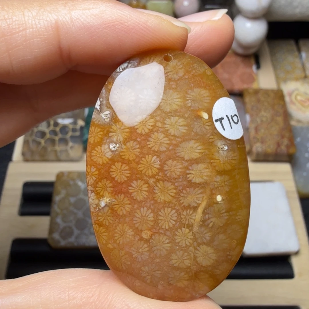 硅化玉未镶嵌红糖立体花，有瑕特价 不退