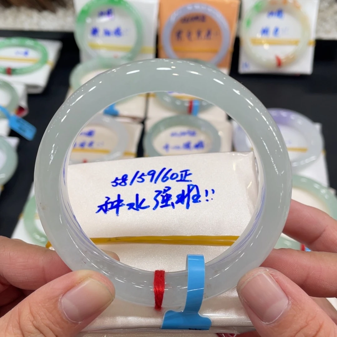 翡翠手镯未镶嵌缅甸翡翠天然翡翠