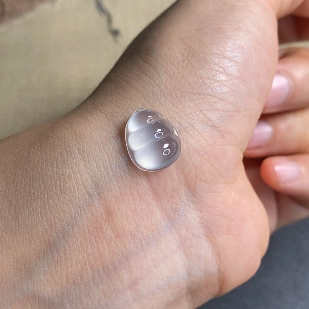 翡翠未镶嵌颈饰豆子