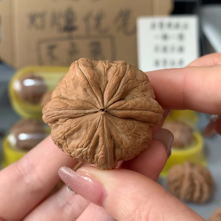 晨***曦吊坠文玩核桃异形单只，有瑕疵