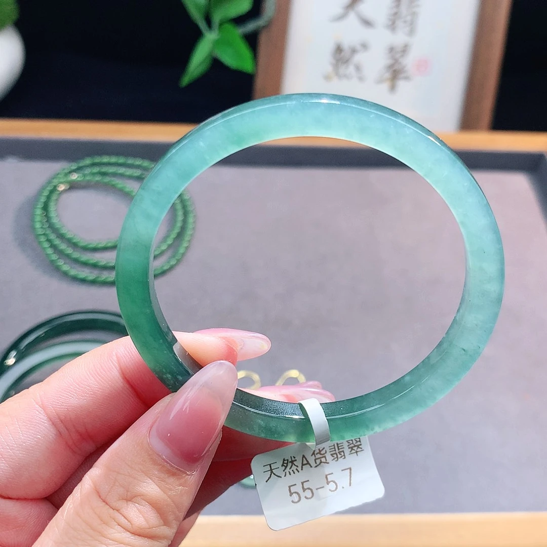 未镶嵌手镯（圆镯）翡翠