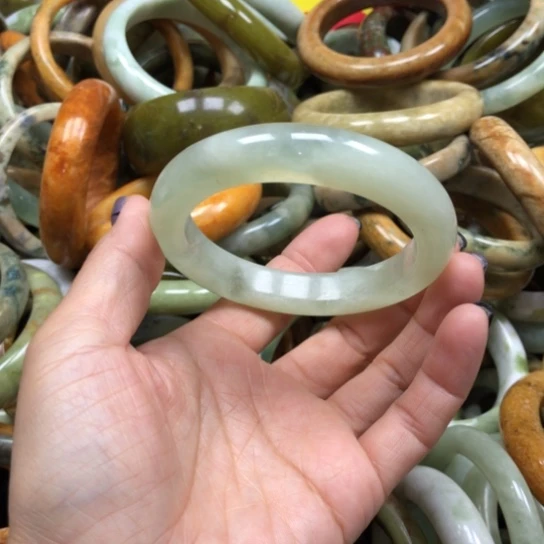 未镶嵌蛇纹石玉手镯欧*利