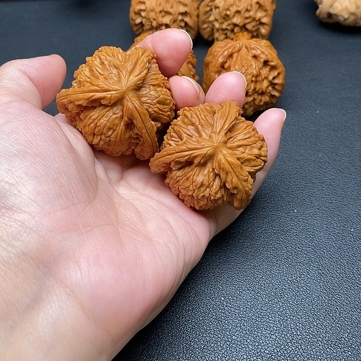戏***子文玩核桃把件白奔