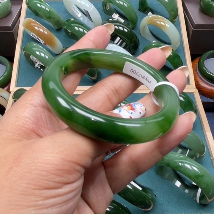 和田玉（碧玉）未镶嵌手镯