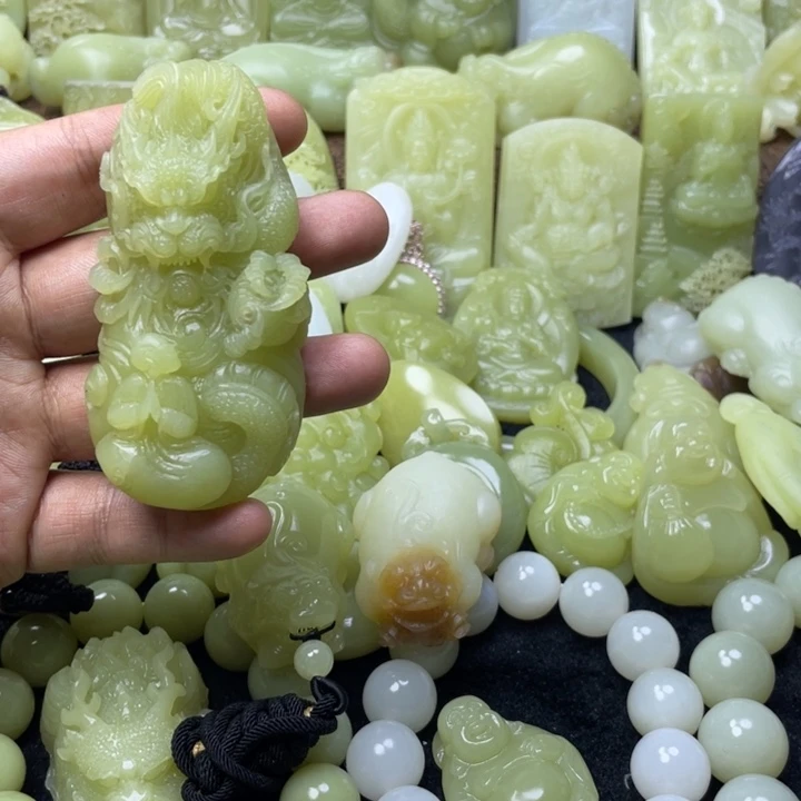 和田玉（黄玉）未镶嵌颈饰