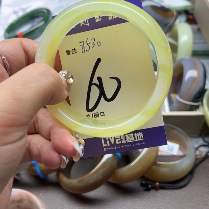 玛瑙/玉髓手镯未镶嵌