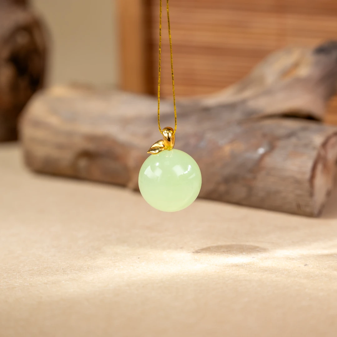 【倔老头精品】999足金镶嵌和田玉翠青飘花单珠吊坠（配银链）