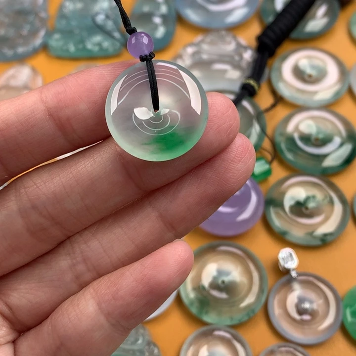 颈饰未镶嵌翡翠….