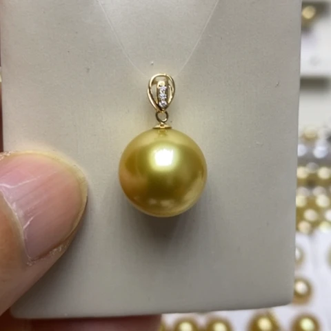 颈饰18K金镶嵌海水珍珠