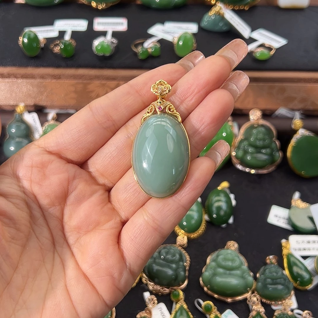 和田玉（碧玉）18K金镶嵌颈饰