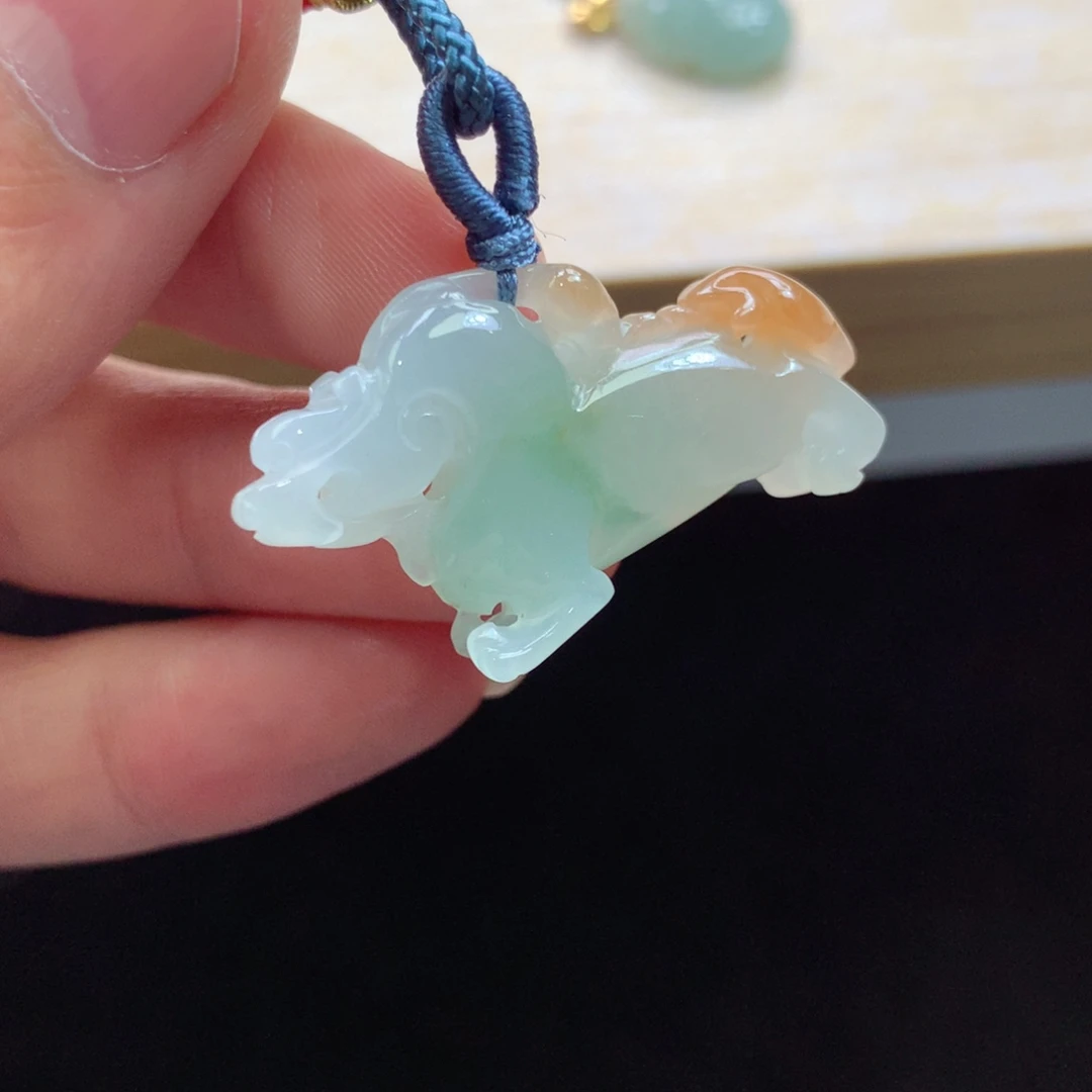 翡翠未镶嵌颈饰吊坠