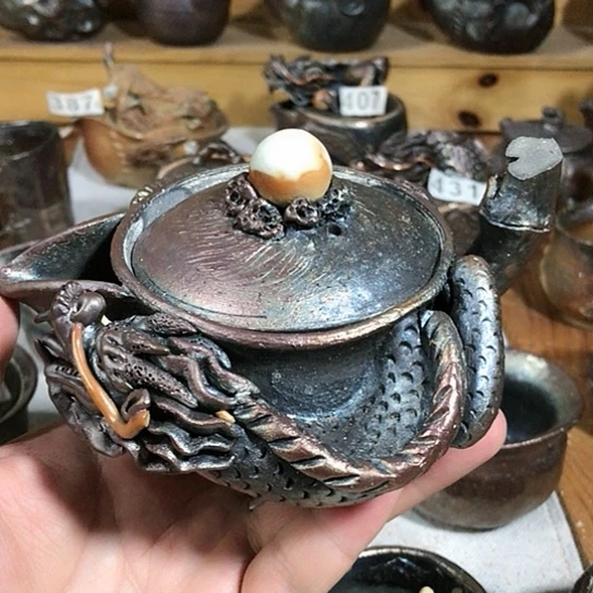 瓷片微瑕的龙宝瓶的