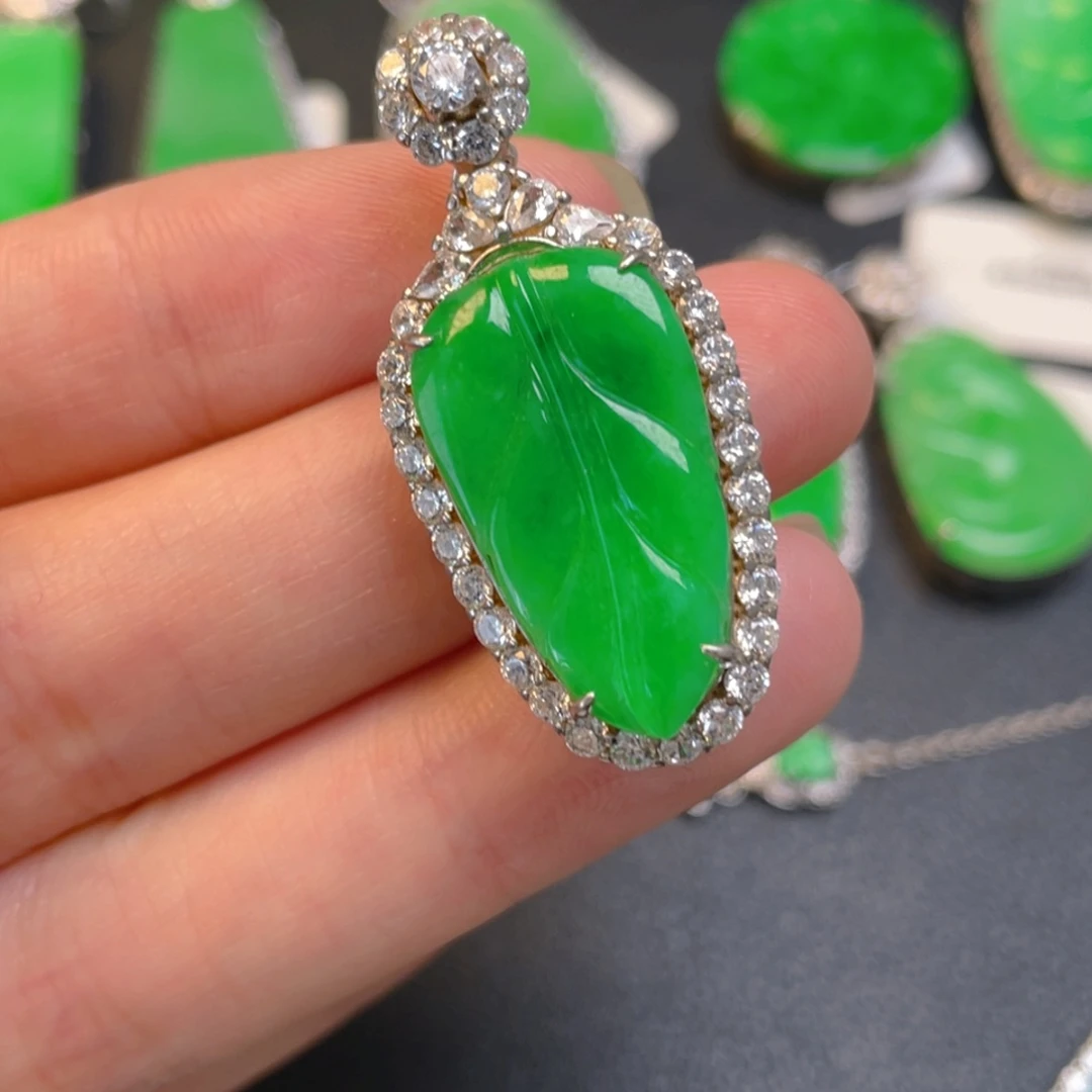 颈饰银S925镶嵌翡翠