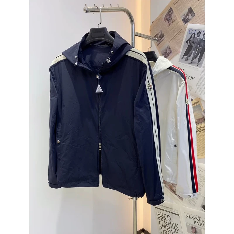全新未使用Moncler盟可睐 1A00187 蓝白拼色男士连帽风衣夹克