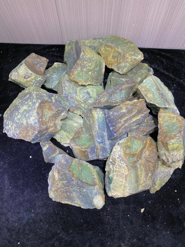 若羌青黄口手把件牌子山料