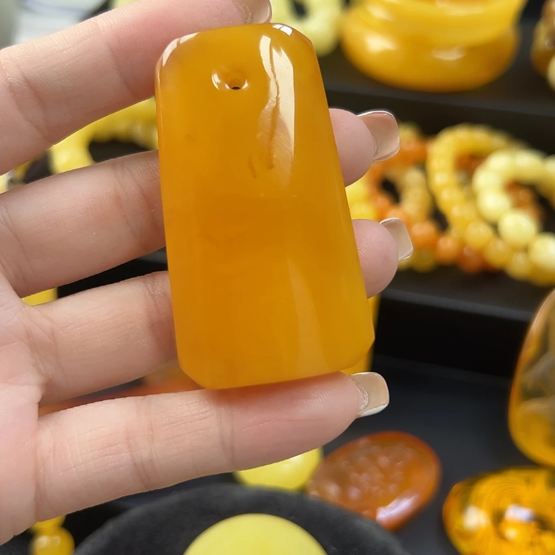 琥珀未镶嵌颈饰牌子