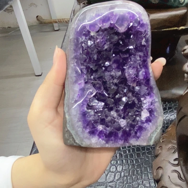 水晶珠宝半成品未镶嵌紫晶簇