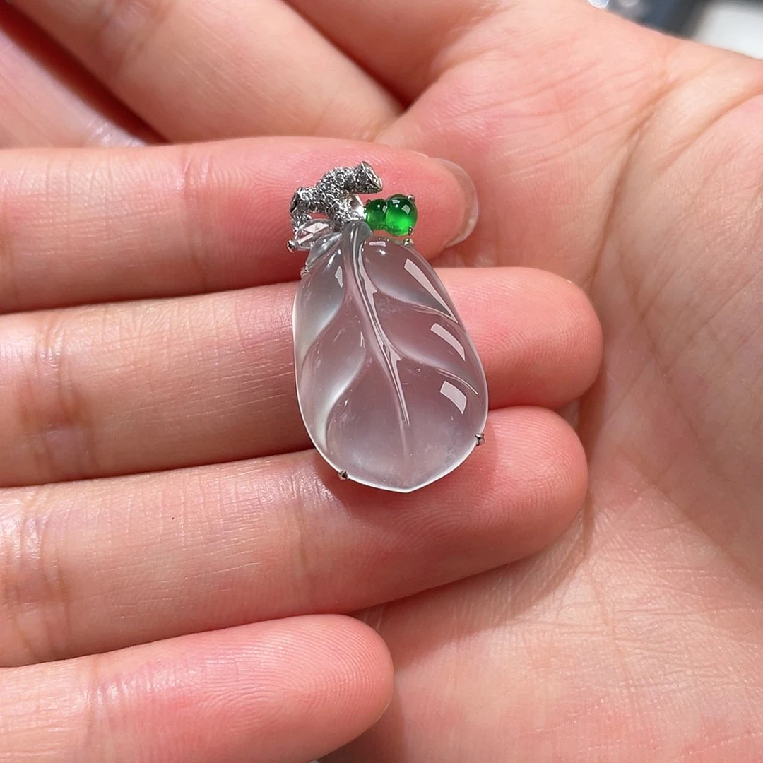 翡翠颈饰18K金镶嵌叶子