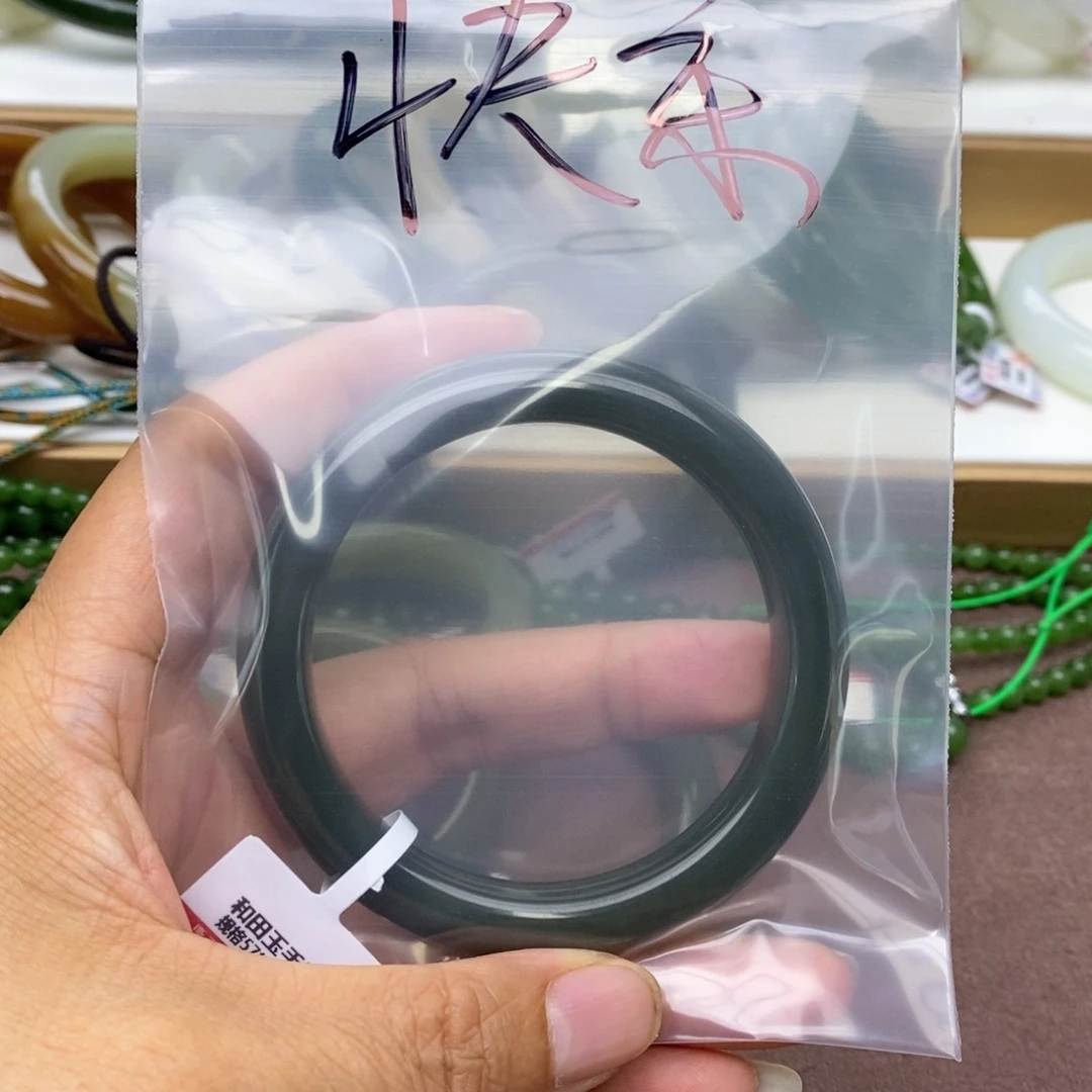 快***长和田玉手镯未镶嵌
