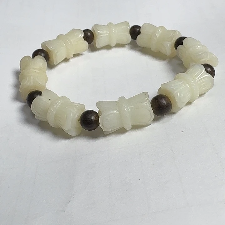 谈***今和田玉未镶嵌颈饰