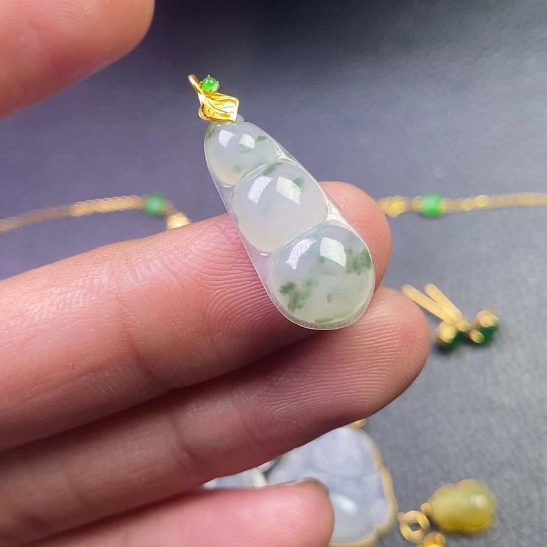 颈饰18K金镶嵌翡翠