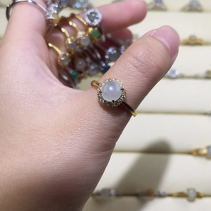 阳***使颈饰未镶嵌翡翠戒指