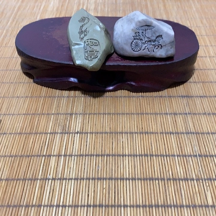 娜***娜原石雕刻工艺品手把摆件