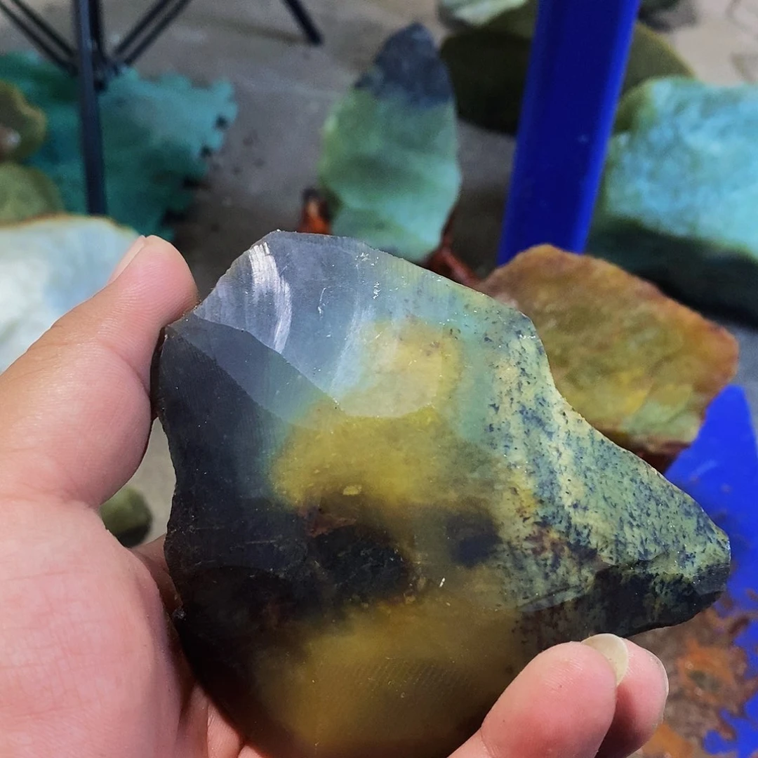 岫玉未镶嵌珠宝奇石