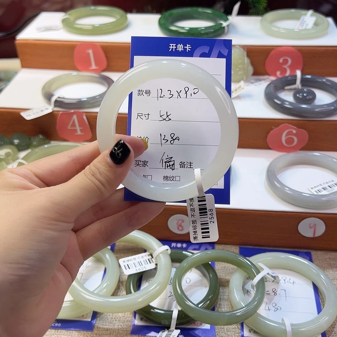 未镶嵌手镯和田玉偏*