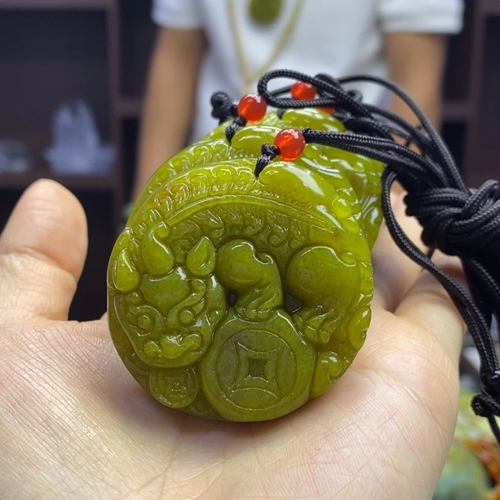 蛇纹石玉未镶嵌颈饰多样性发其一