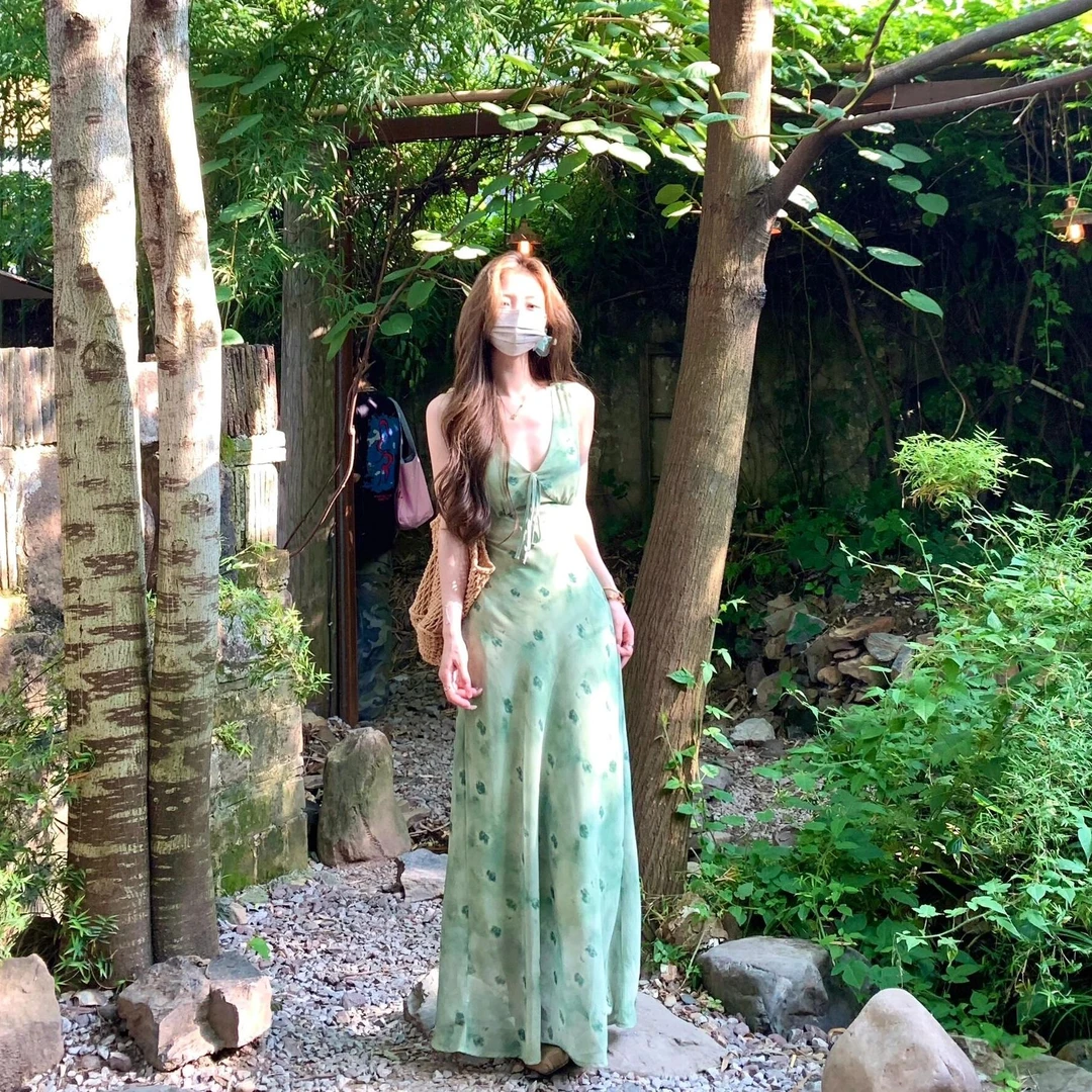 MARIE.COCO氛围感森系度假风薄荷绿碎花吊带连衣裙女超仙显白长裙