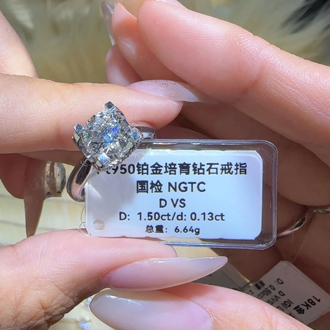 实验室培育钻石18K金镶嵌牛头1.5卡12