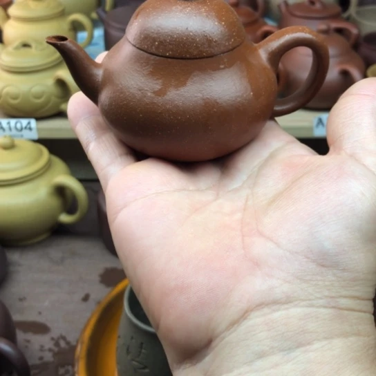 茶壶紫砂将坡泥梨形100豪升左右有瑕疵
