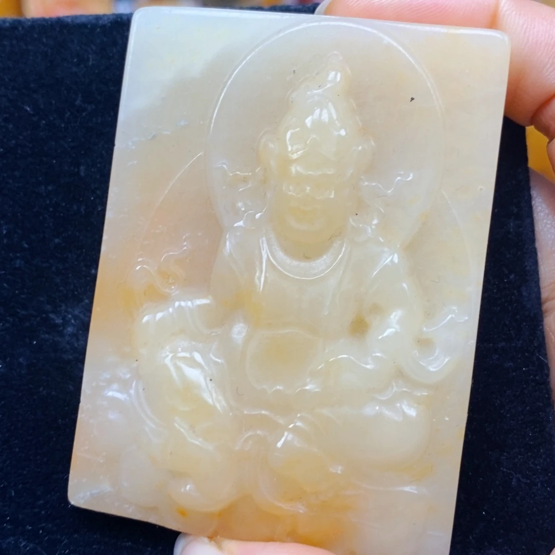 未镶嵌石英质玉（黄龙玉）颈饰
