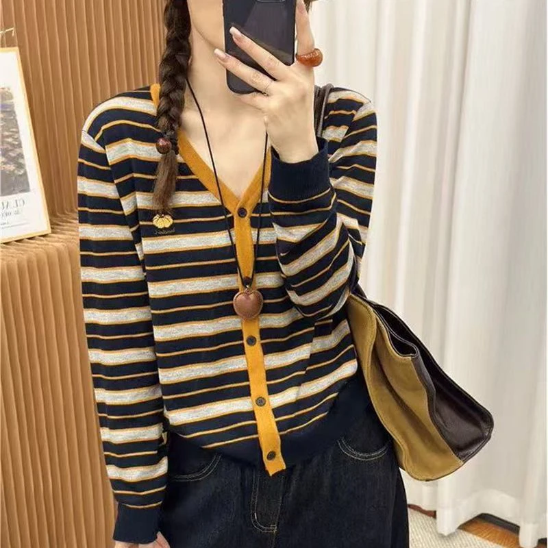 大码高级感南瓜刺绣条纹V领毛衣外套女装秋冬宽松慵懒风针织开衫