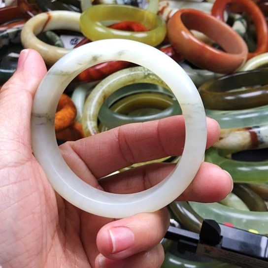 蛇纹石玉手镯未镶嵌烟****梦