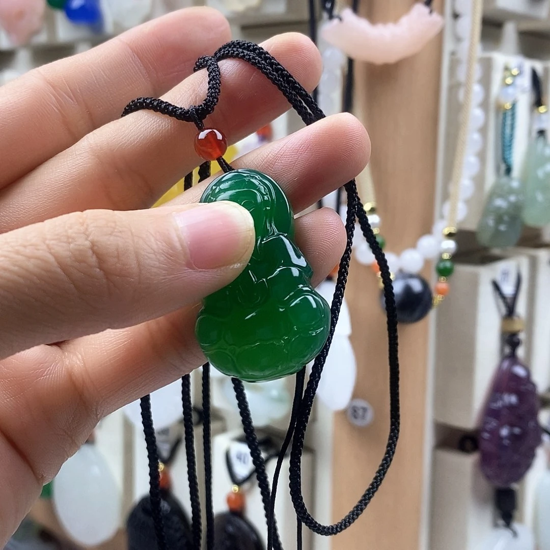 吢***丕石英质玉未镶嵌颈饰