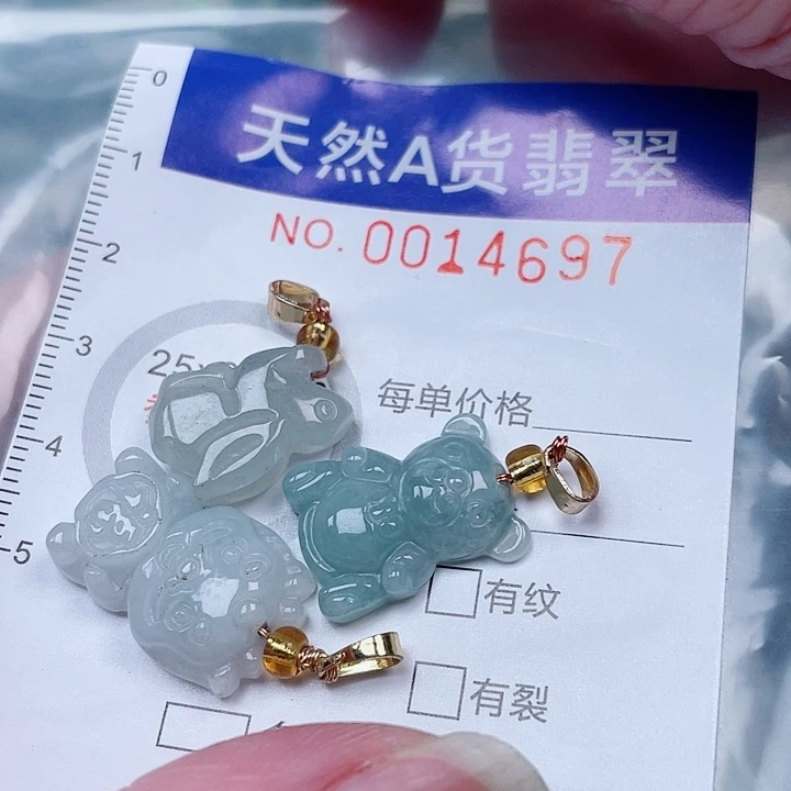 吊坠(不含链)未镶嵌翡翠