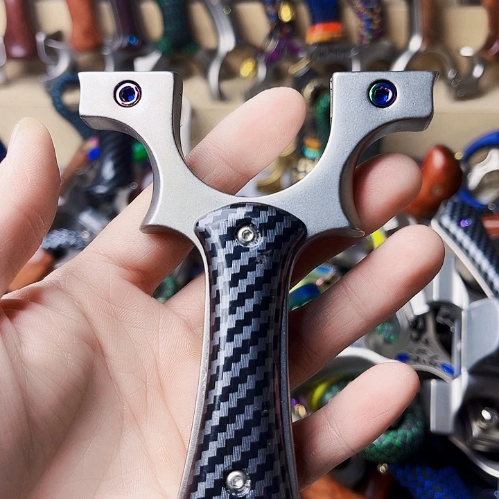 小妞黑夹片。      9025