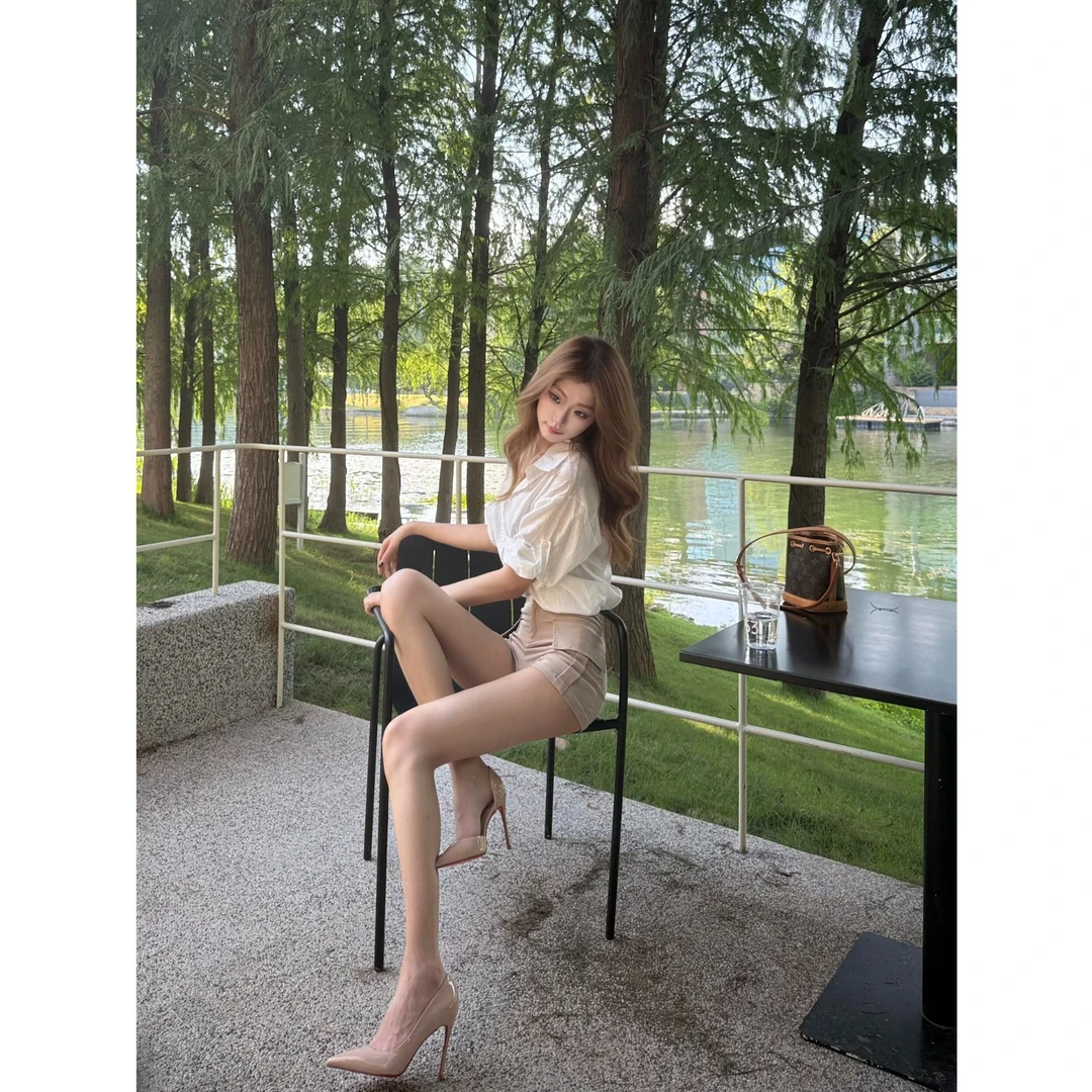 韩系气质女神2025秋季新款通勤百搭显瘦衬衫上衣配高腰短裤两件套