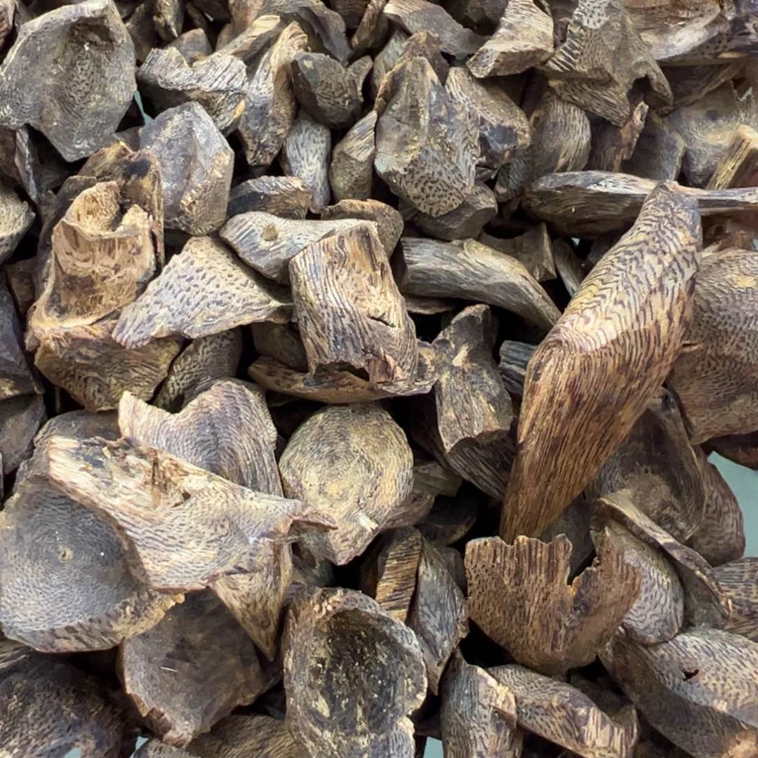 沉香手把件透顶绿壳子原材料20g